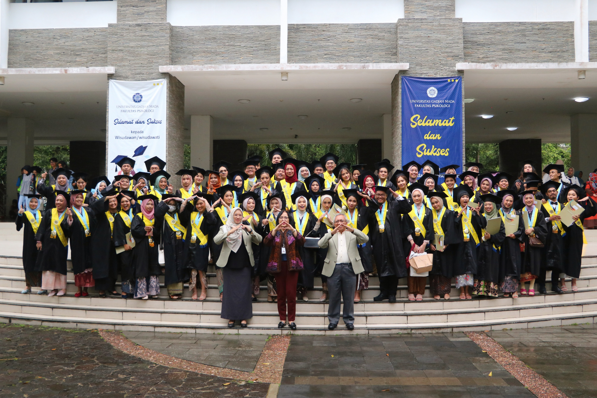Pelepasan Wisudawan/wisudawati Program Studi Sarjana Psikologi Periode II Tahun Akademik 2022/2023