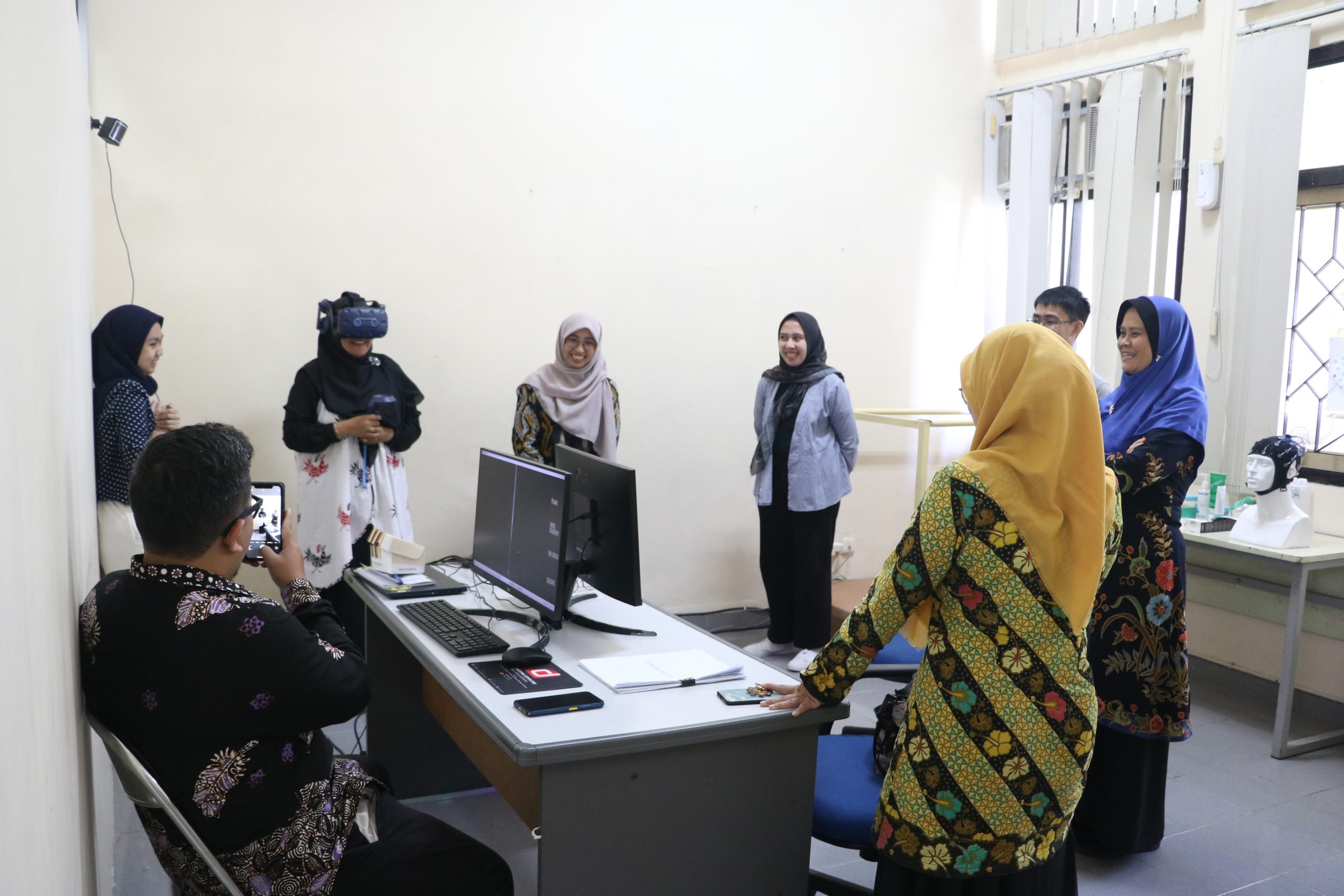 Receiving a Visit from UMS, The Faculty of Psychology UGM Discusses Laboratory Management